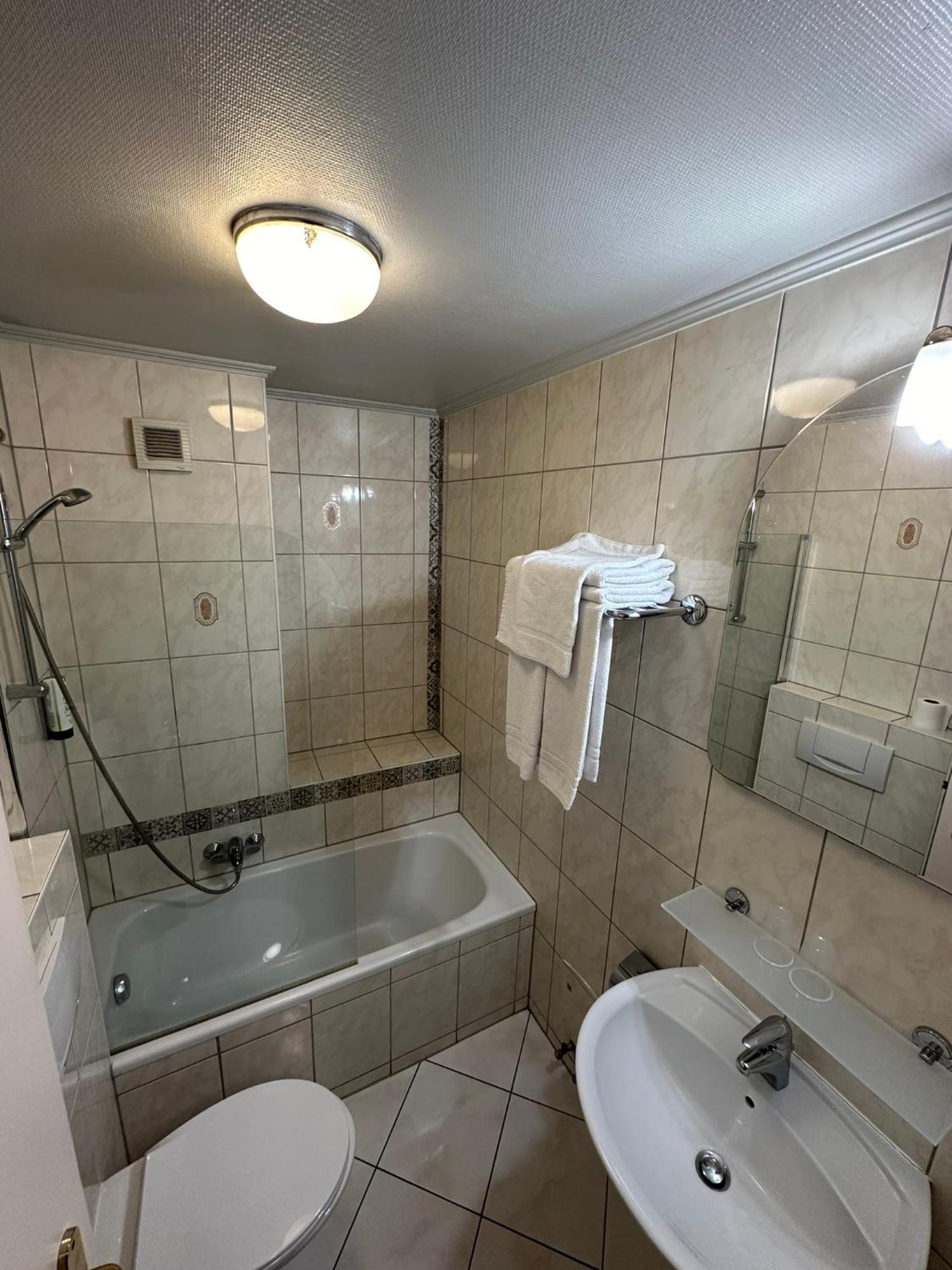 Yasha Hotel Люксембург Экстерьер фото